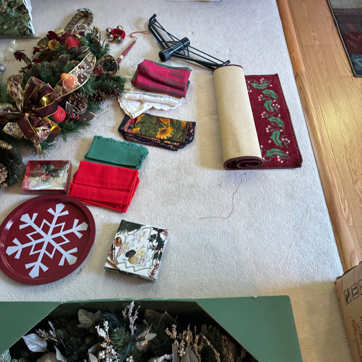 Y134 Christmas Grouping (wreath and more)