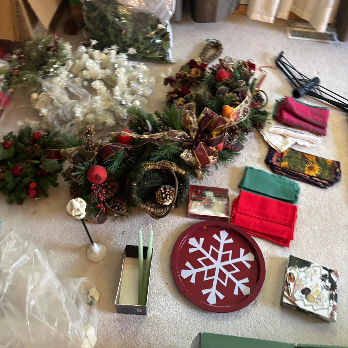 Y134 Christmas Grouping (wreath and more)