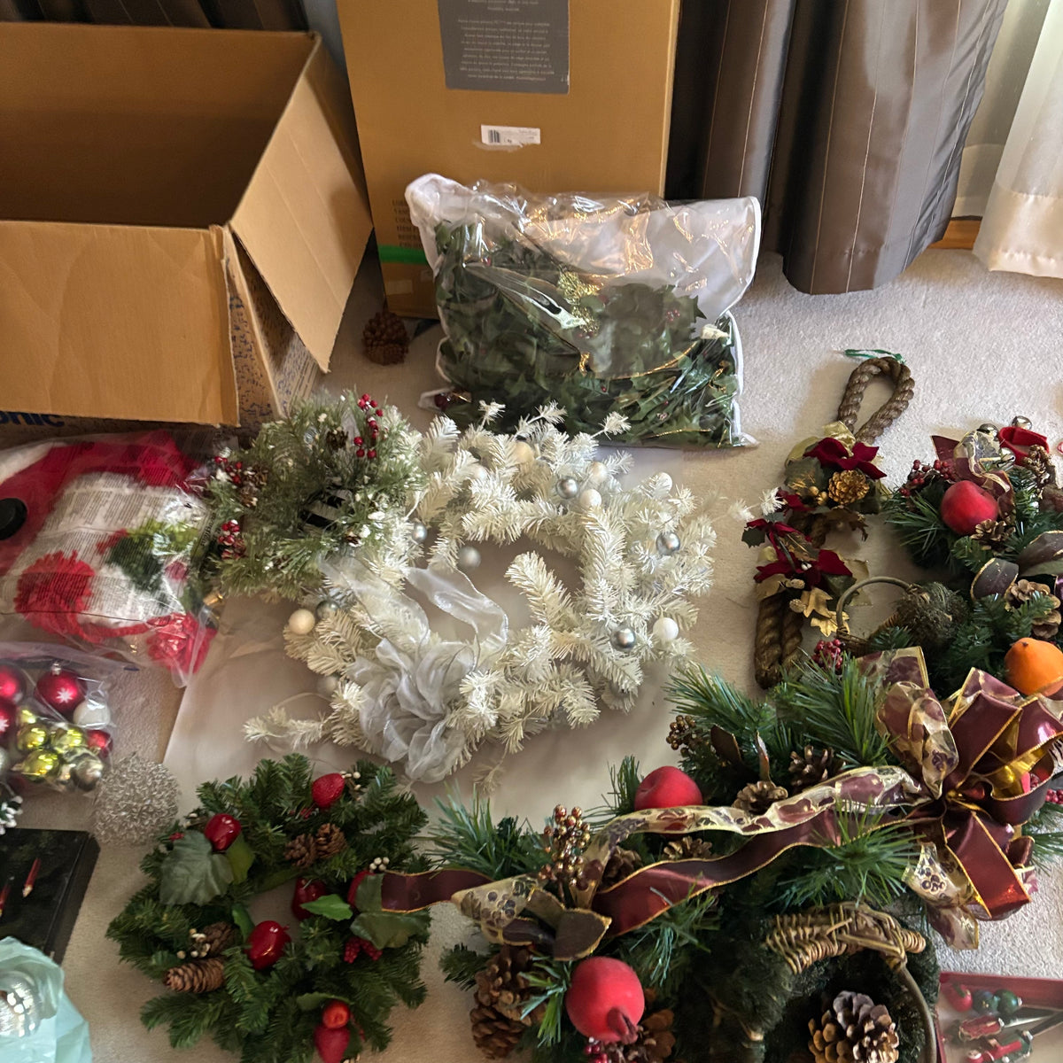 Y134 Christmas Grouping (wreath and more)