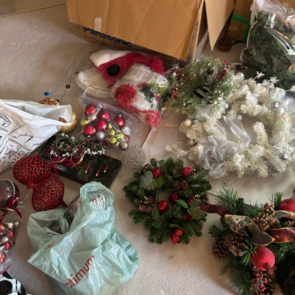 Y134 Christmas Grouping (wreath and more)