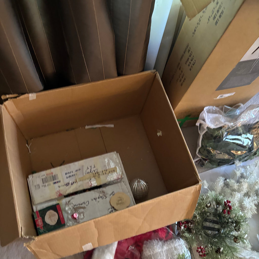 Y134 Christmas Grouping (wreath and more)