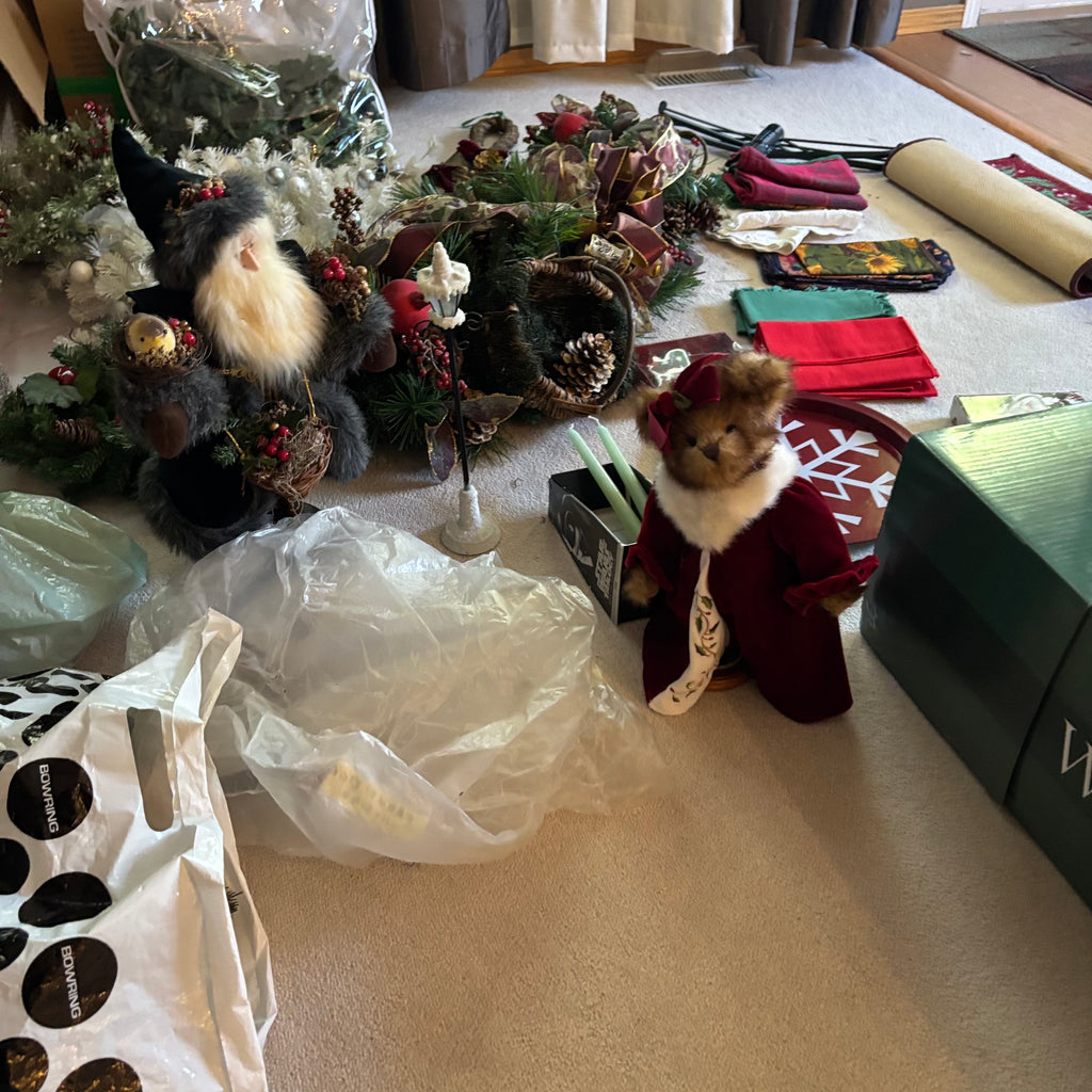 Y134 Christmas Grouping (wreath and more)