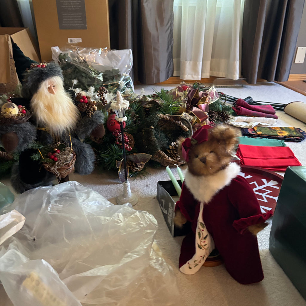 Y134 Christmas Grouping (wreath and more)
