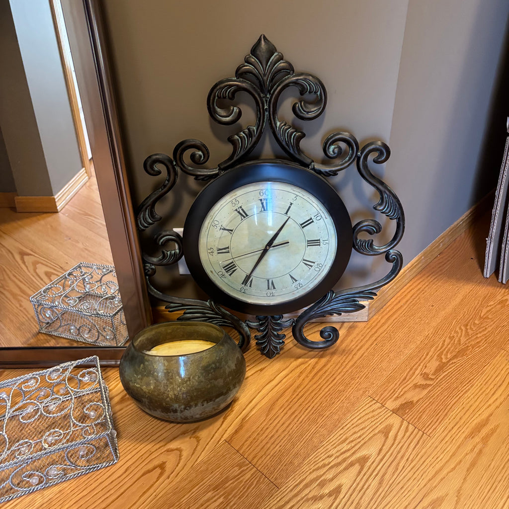 Y136 Home Decor Grouping (mirror and wall clock, clock is plastic)