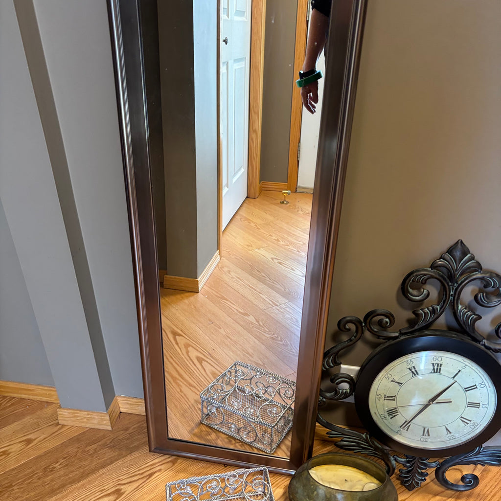 Y136 Home Decor Grouping (mirror and wall clock, clock is plastic)