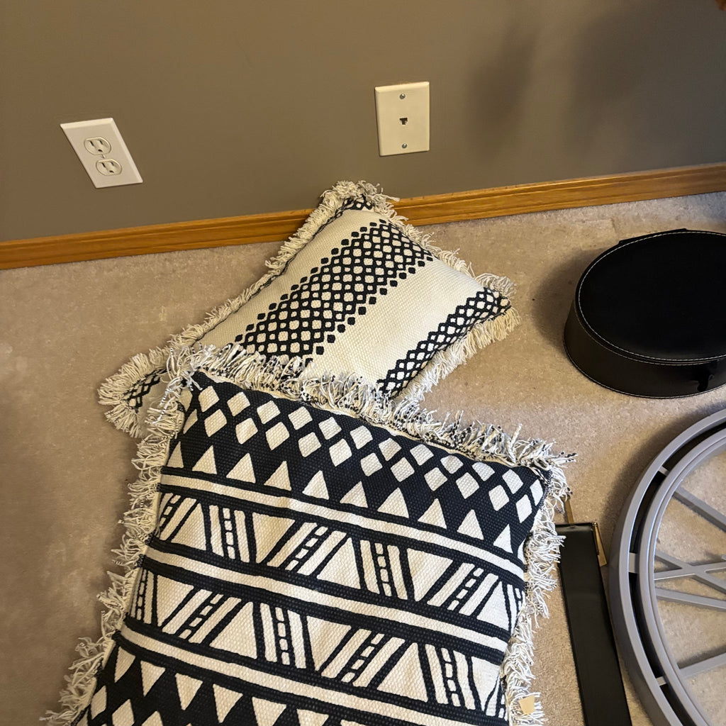 Y141 Home Decor Grouping (throw pillows and more)