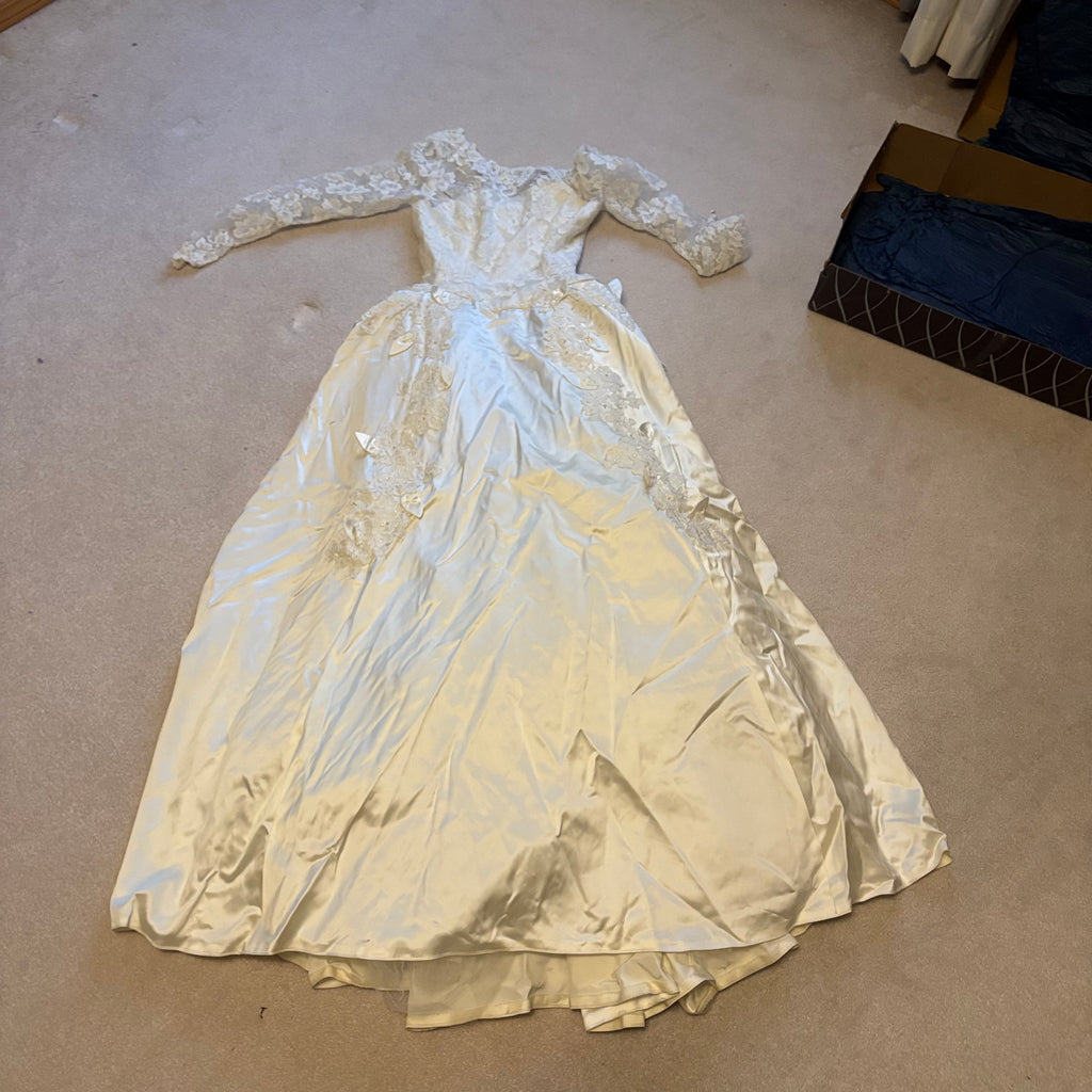 Y142 Vintage wedding dress (extra small)