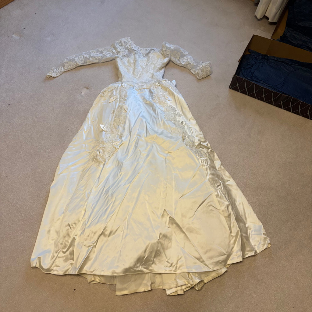 Y142 Vintage wedding dress (extra small)