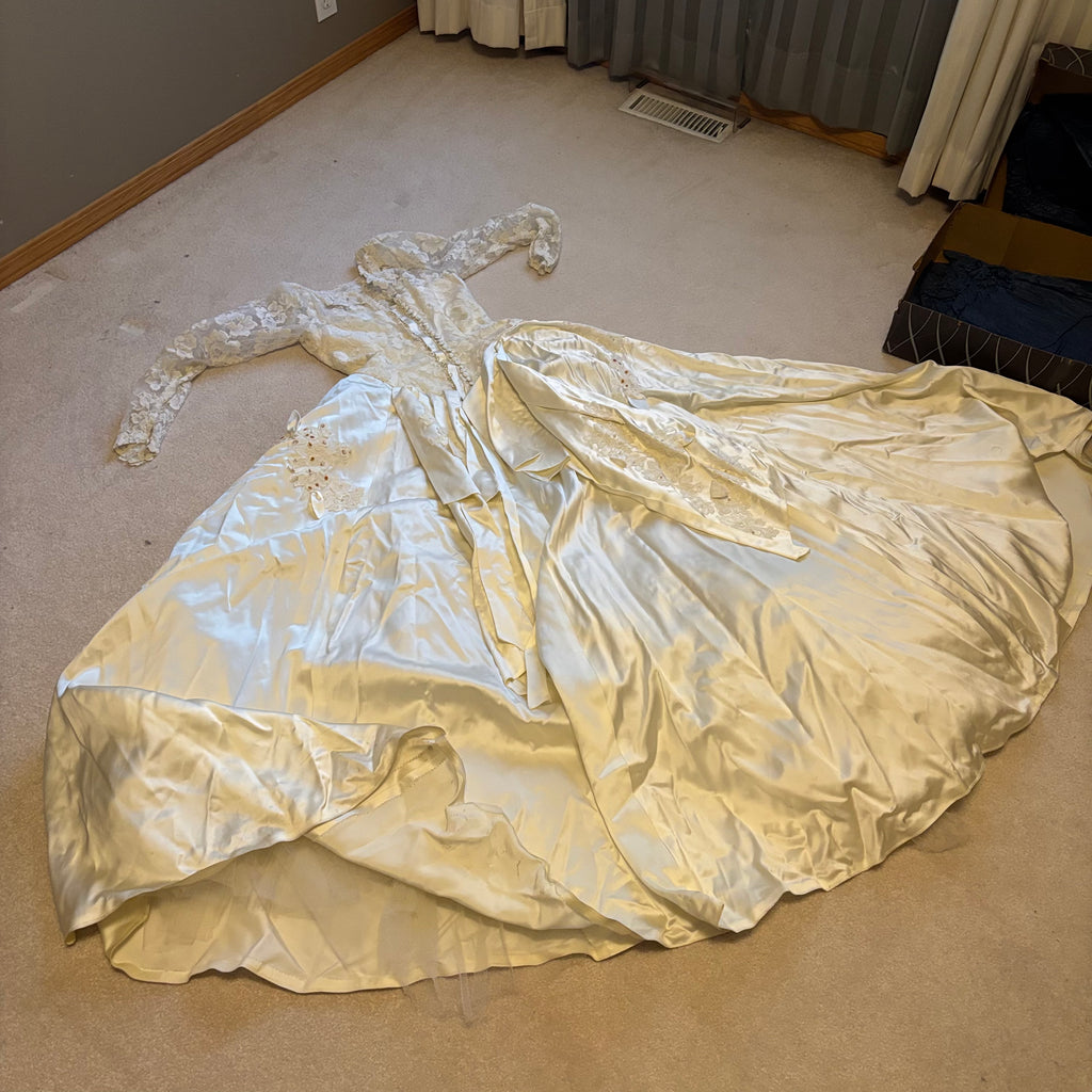 Y142 Vintage wedding dress (extra small)