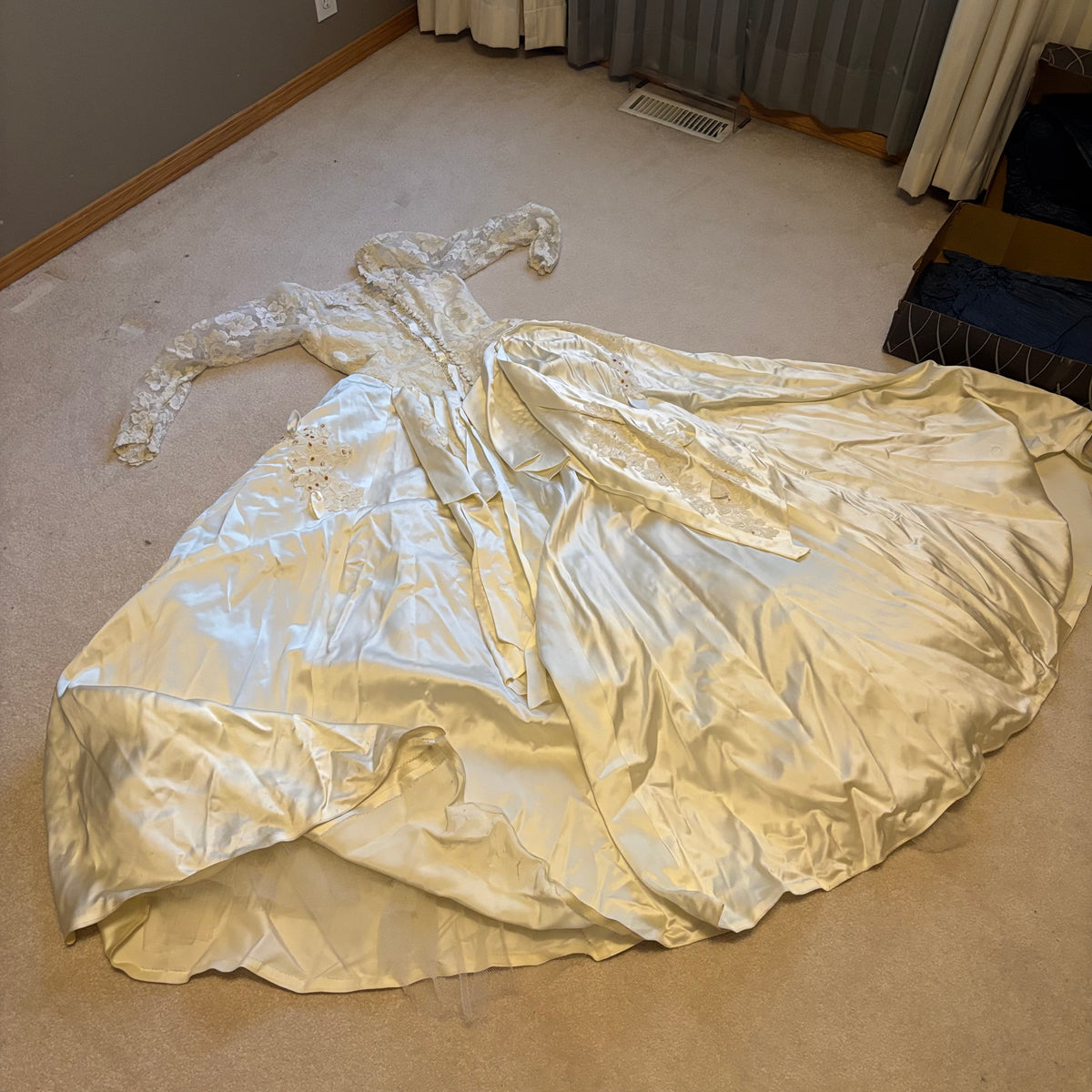 Y142 Vintage wedding dress (extra small)