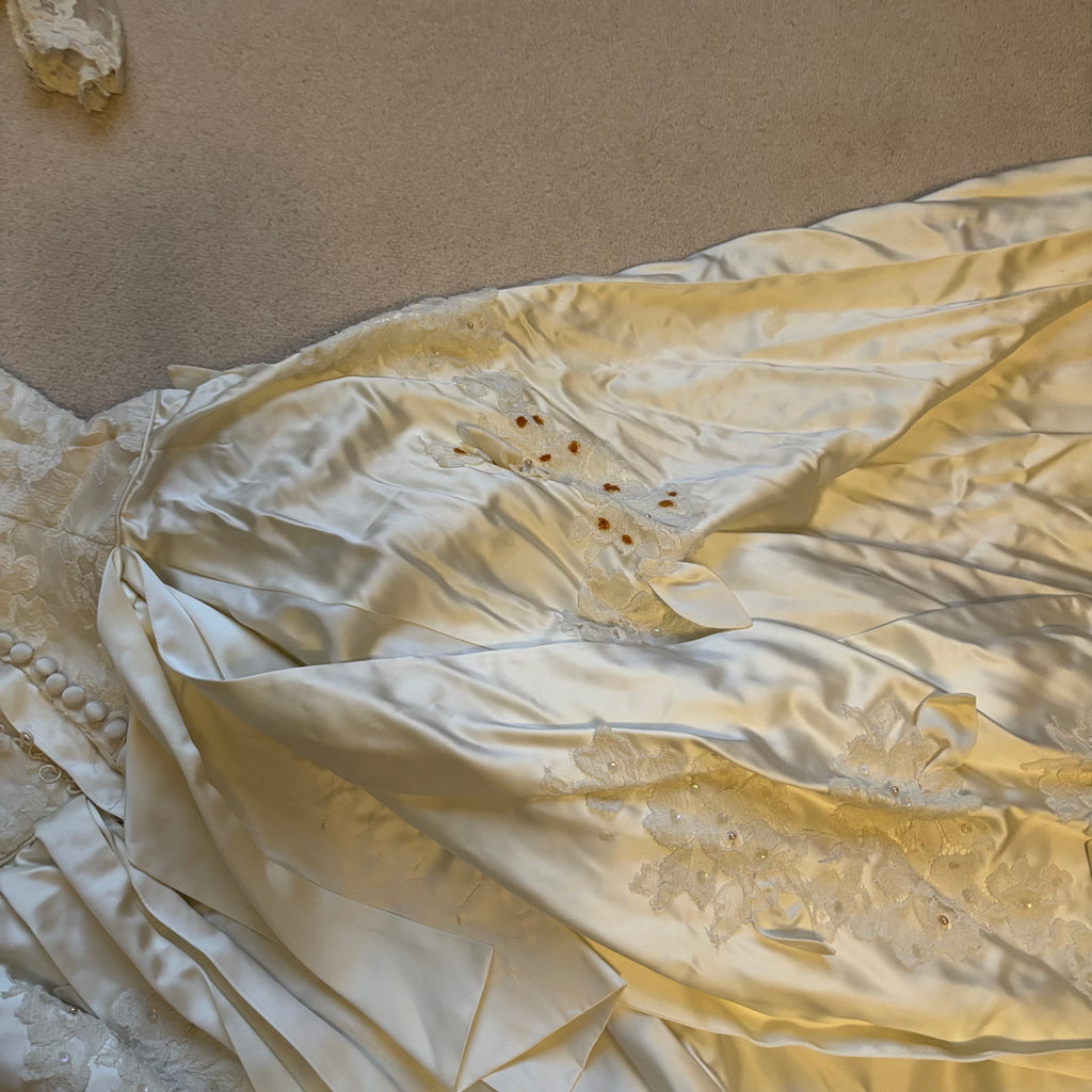Y142 Vintage wedding dress (extra small)