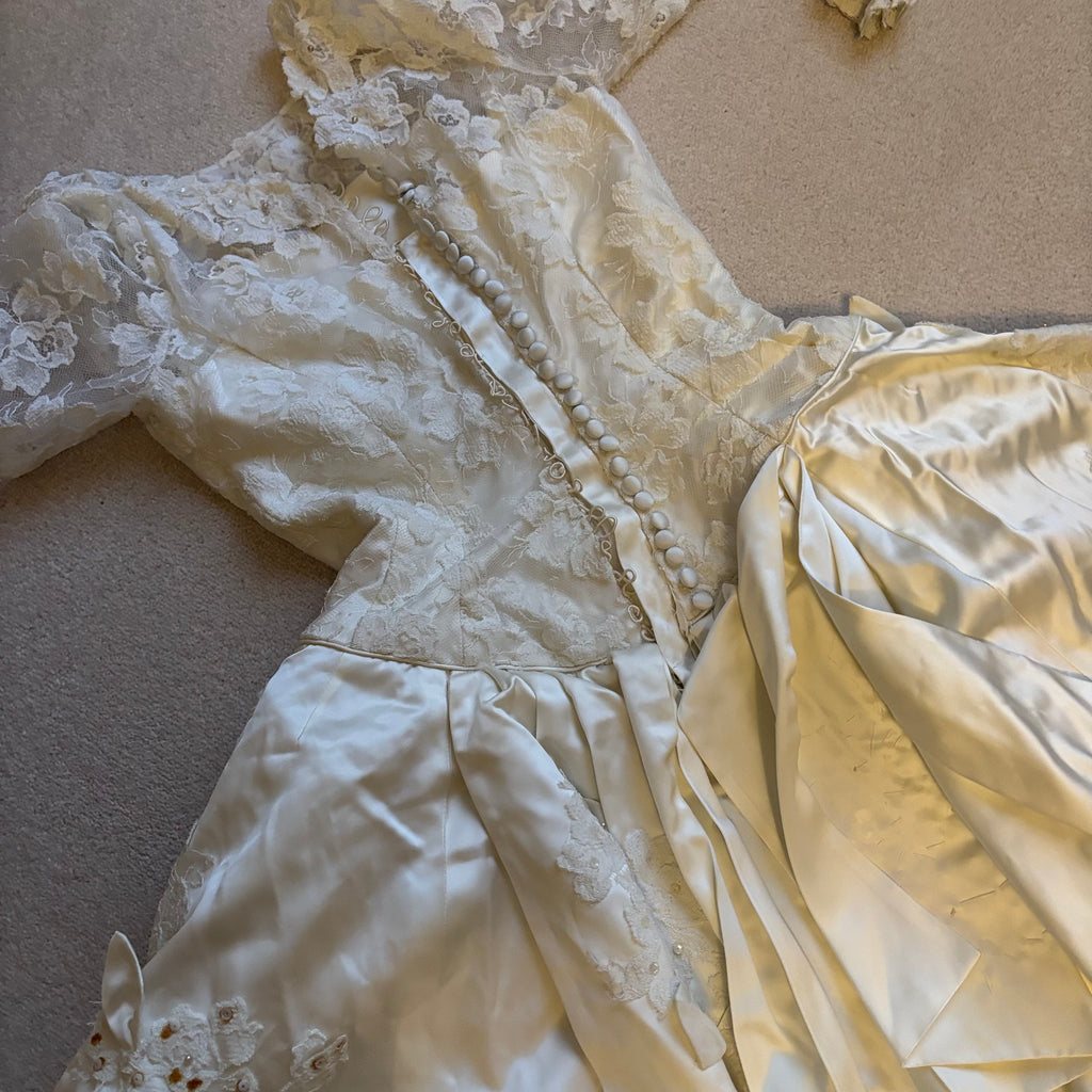 Y142 Vintage wedding dress (extra small)