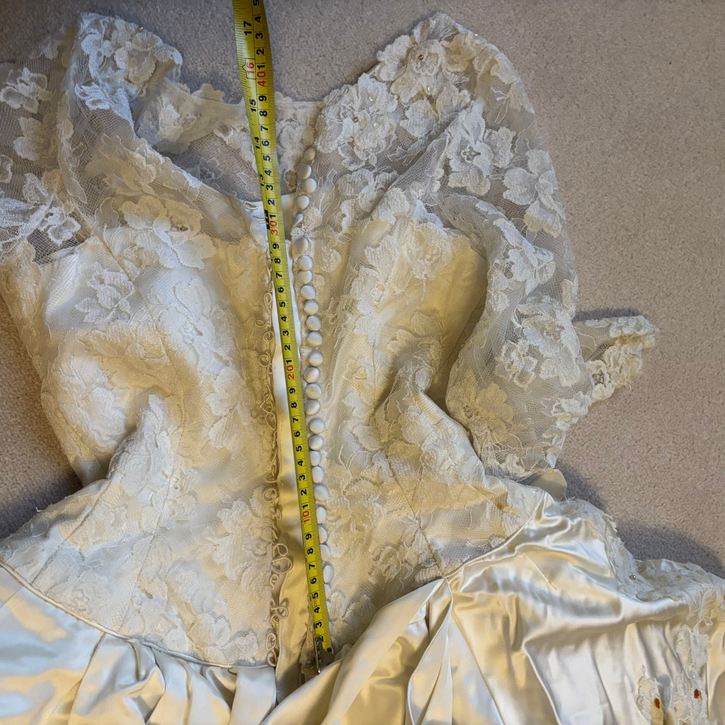 Y142 Vintage wedding dress (extra small)