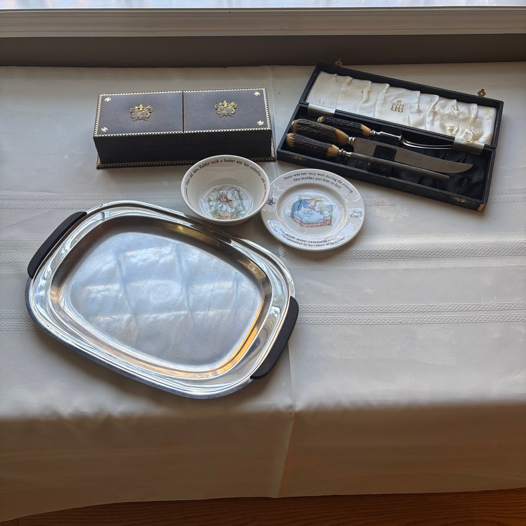 Y143 Vintage Collectibles Grouping (knife set and more)