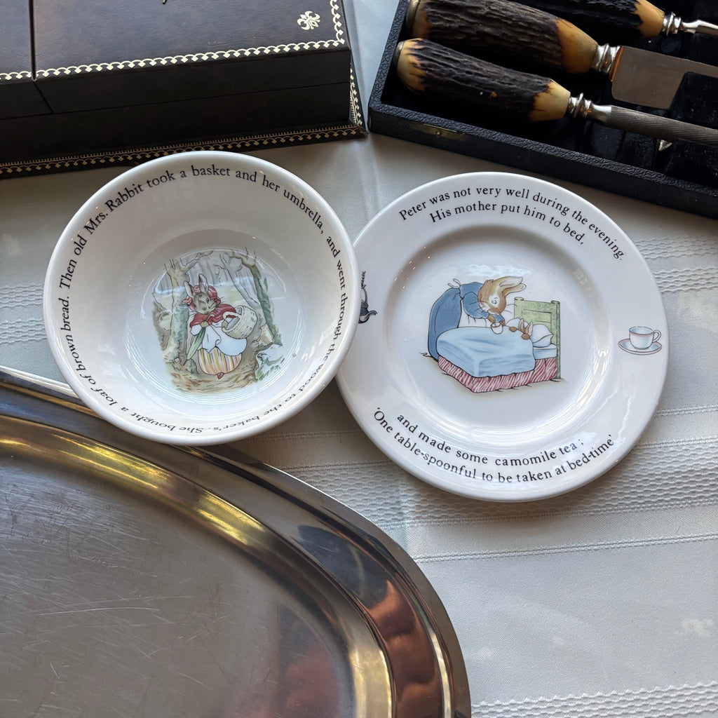 Y143 Vintage Collectibles Grouping (knife set and more)