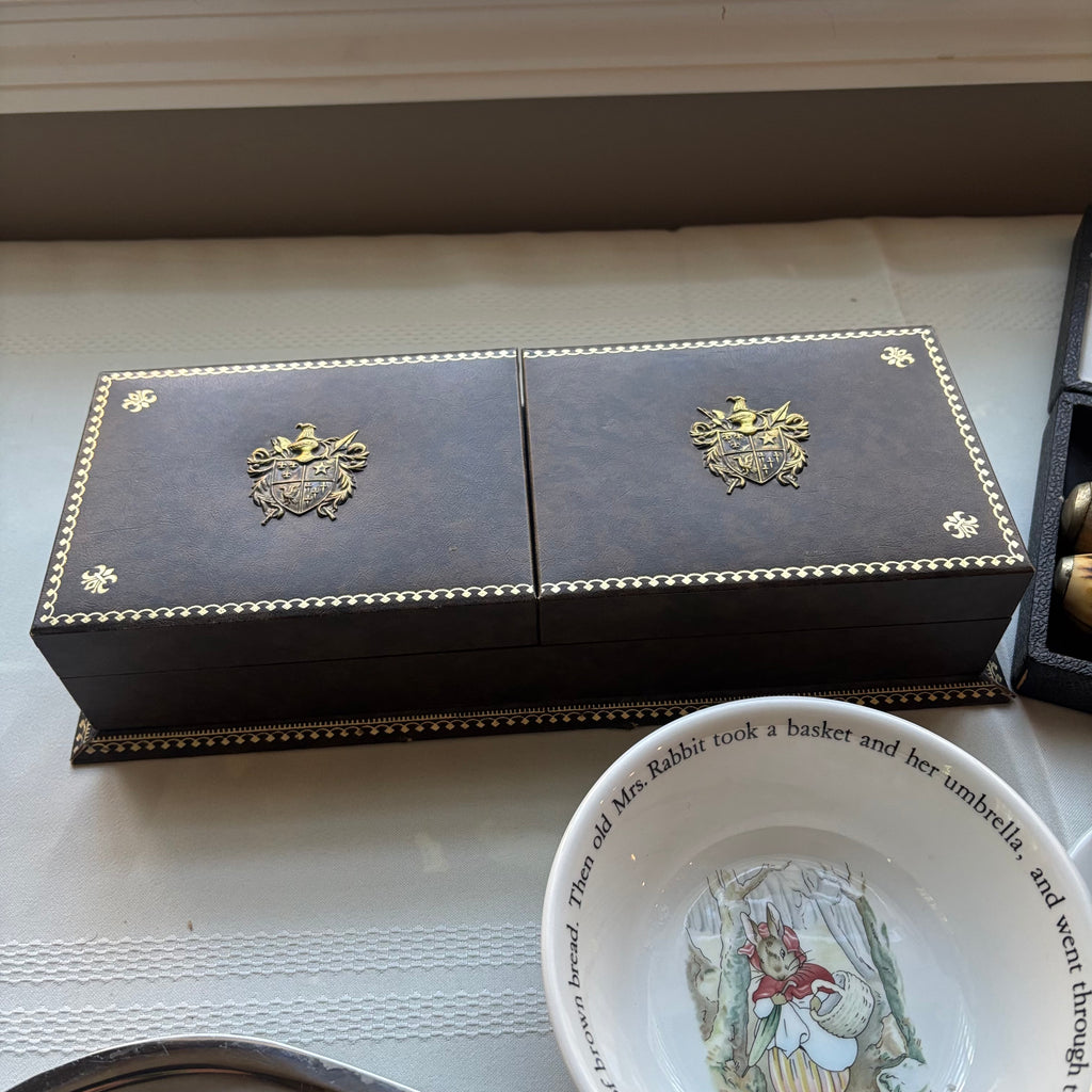 Y143 Vintage Collectibles Grouping (knife set and more)