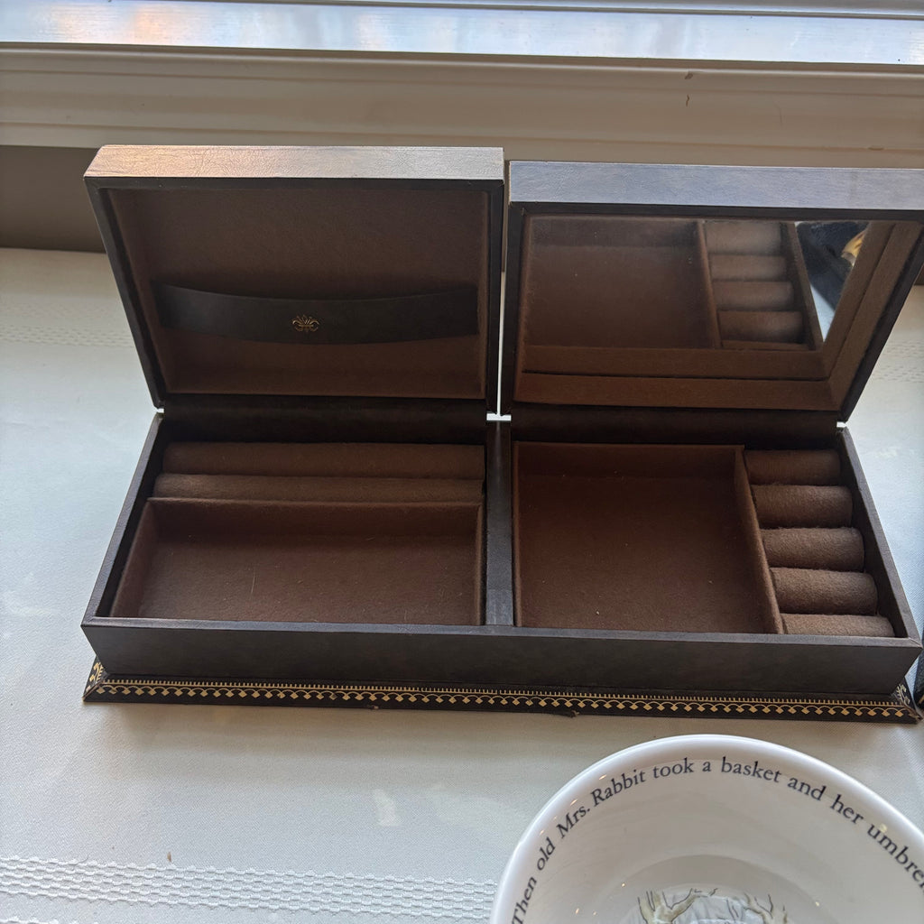 Y143 Vintage Collectibles Grouping (knife set and more)