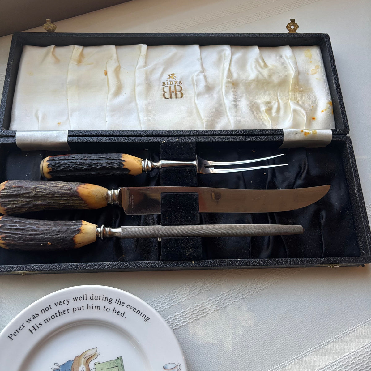 Y143 Vintage Collectibles Grouping (knife set and more)