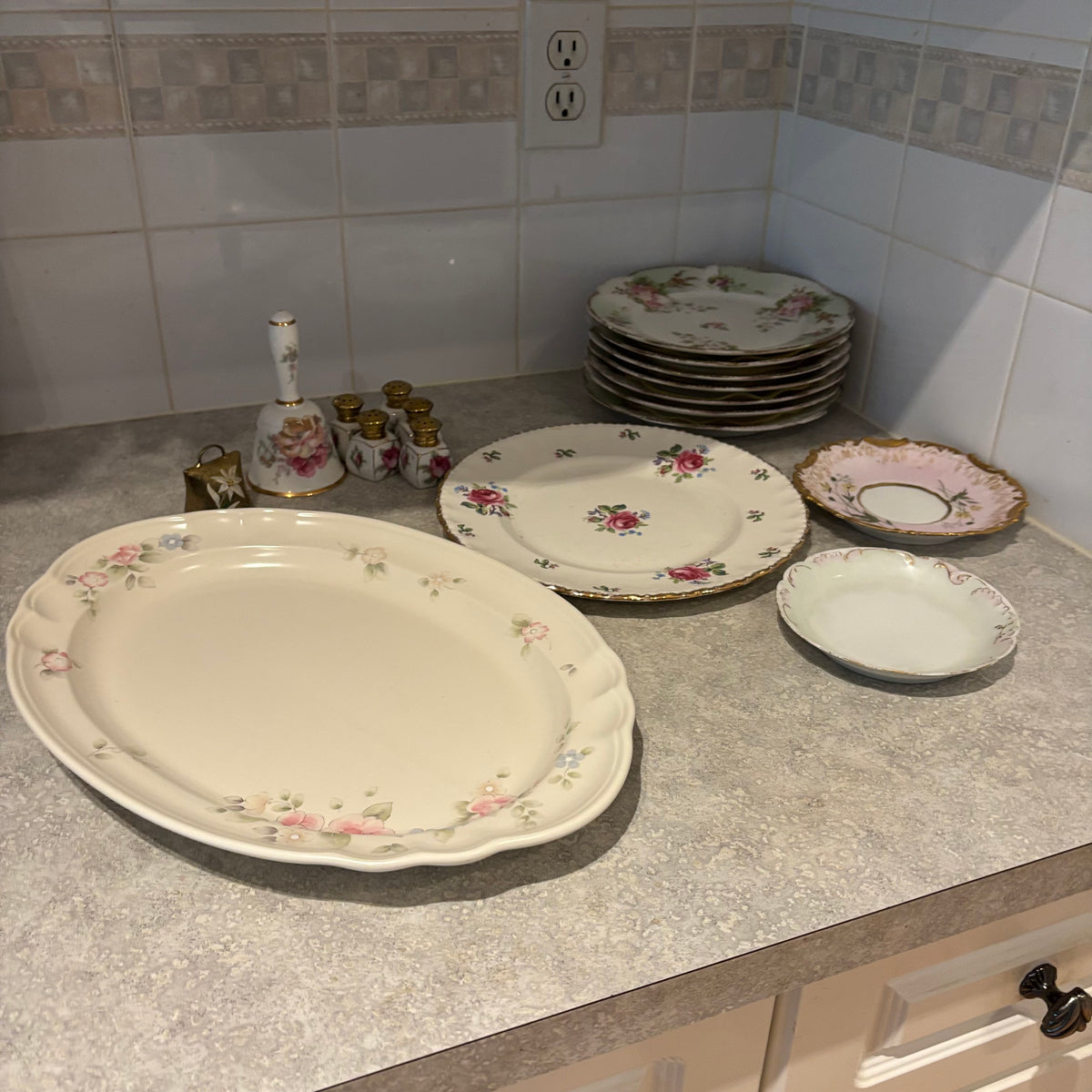 Y146 Vintage China Grouping (assorted plates and more)
