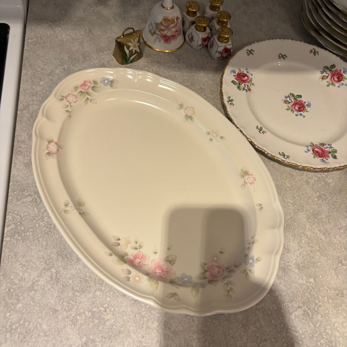 Y146 Vintage China Grouping (assorted plates and more)