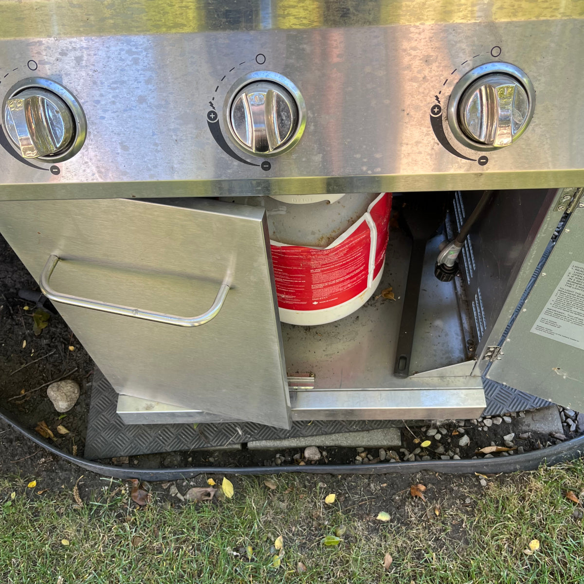 Y354 Nexgrill stainless steel propane BBQ with propane tank