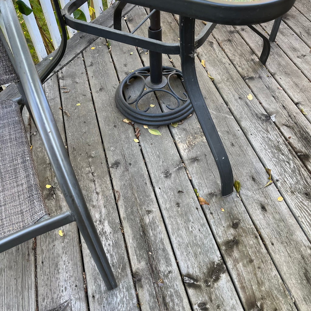 Y355 7 Piece Patio Set (five chairs, table, umbrella and stand)