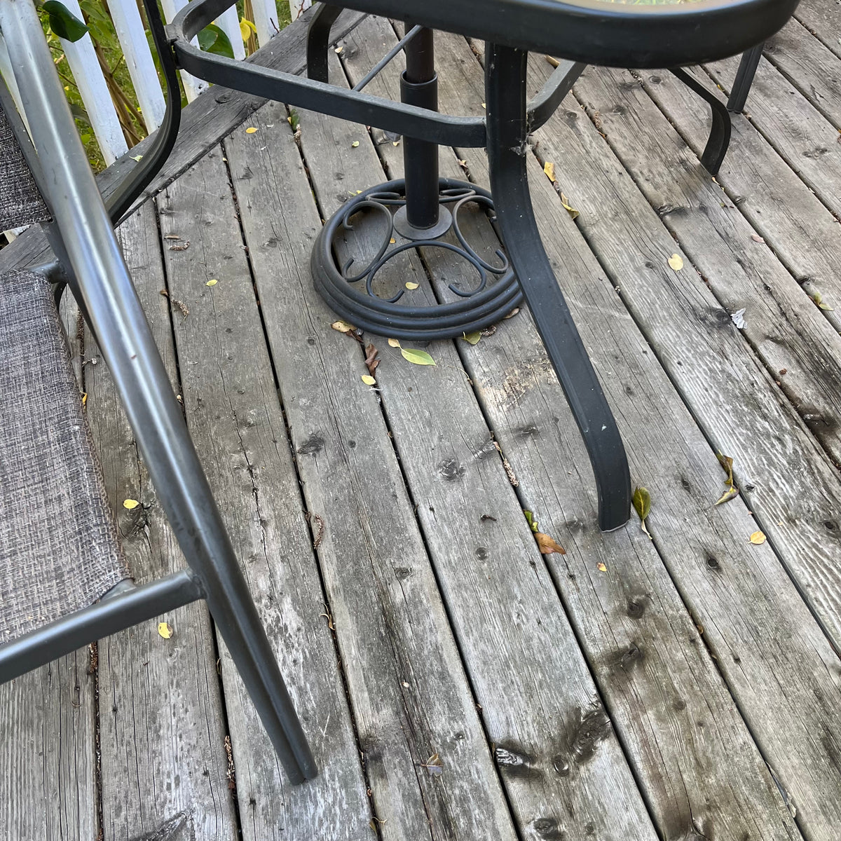 Y355 7 Piece Patio Set (five chairs, table, umbrella and stand)