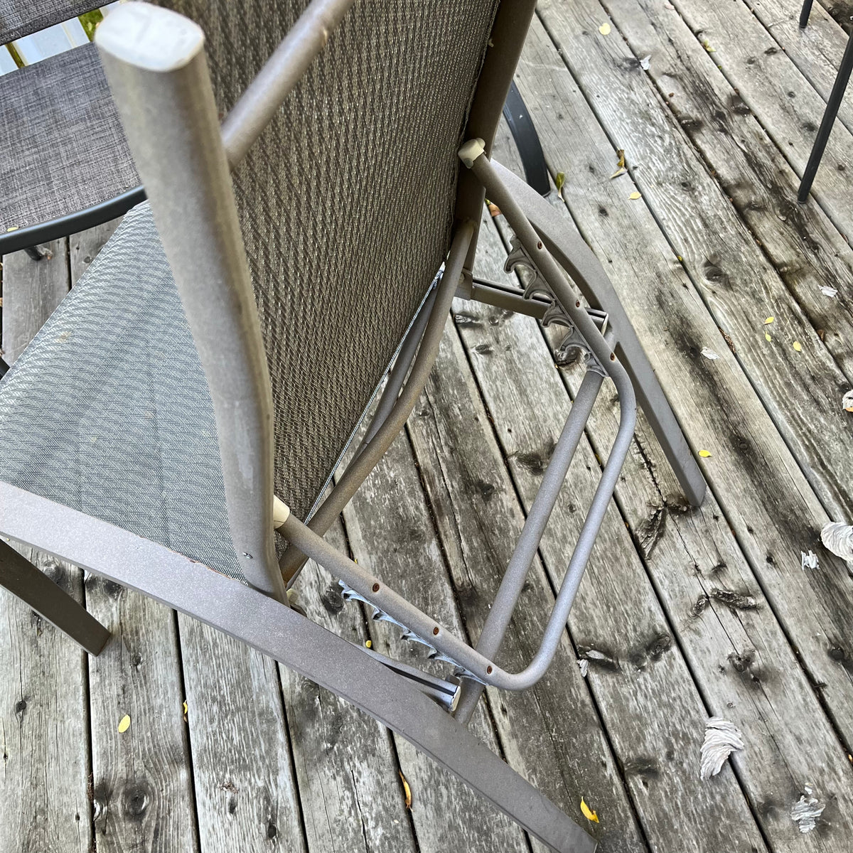 Y355 7 Piece Patio Set (five chairs, table, umbrella and stand)