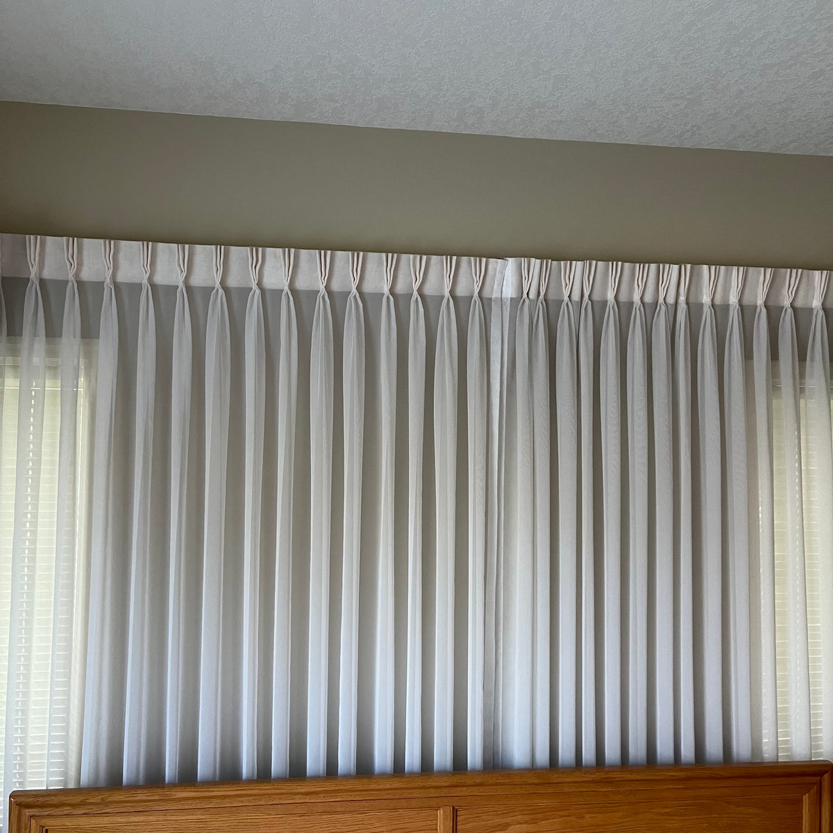 B300 Vintage drapes with rod (includes sheers, floral drapes and hanging hardware)