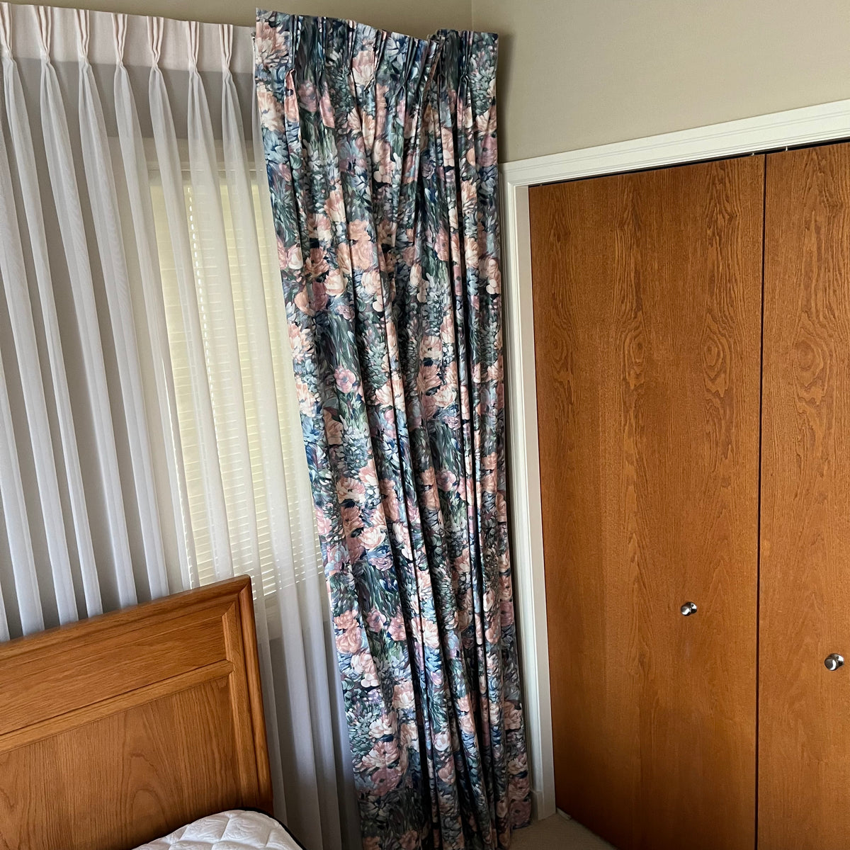B300 Vintage drapes with rod (includes sheers, floral drapes and hanging hardware)