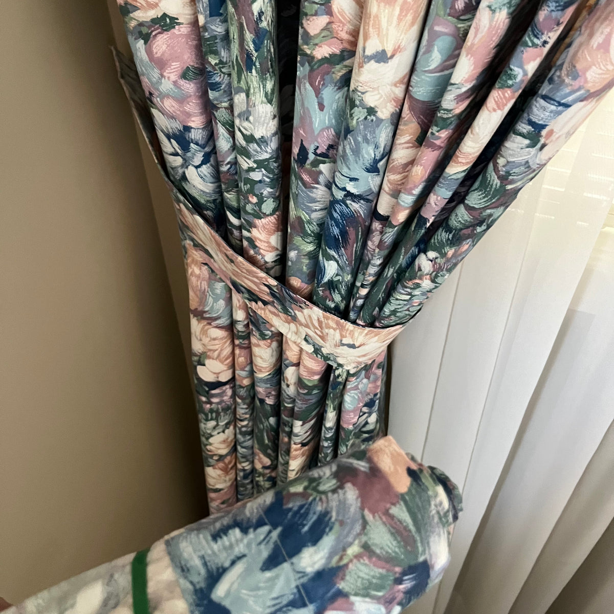 B300 Vintage drapes with rod (includes sheers, floral drapes and hanging hardware)
