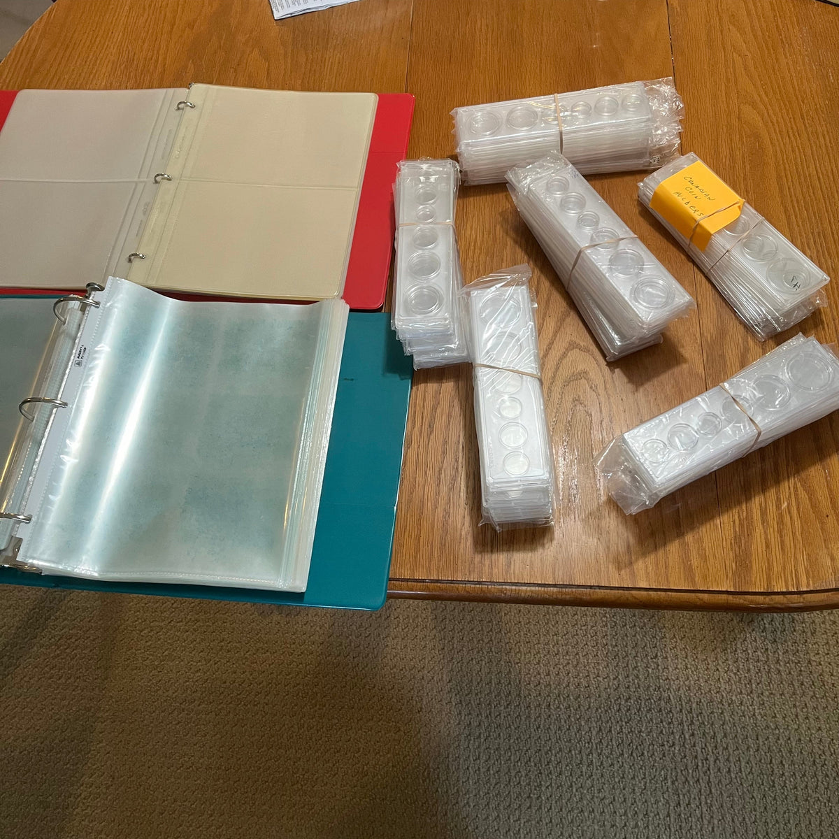 B302 Coin collecting grouping (holders and binders)