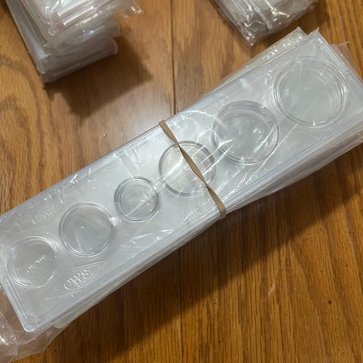 B302 Coin collecting grouping (holders and binders)