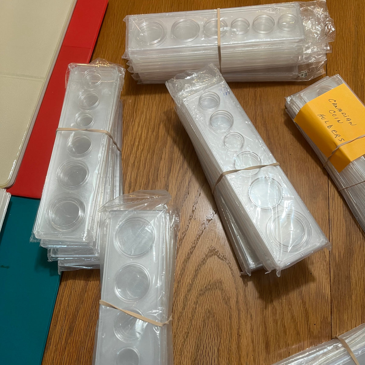 B302 Coin collecting grouping (holders and binders)