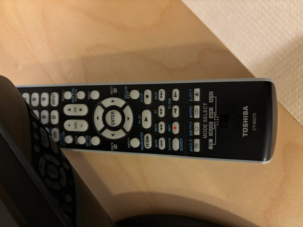 B202 26” Toshiba TV 26AV500U