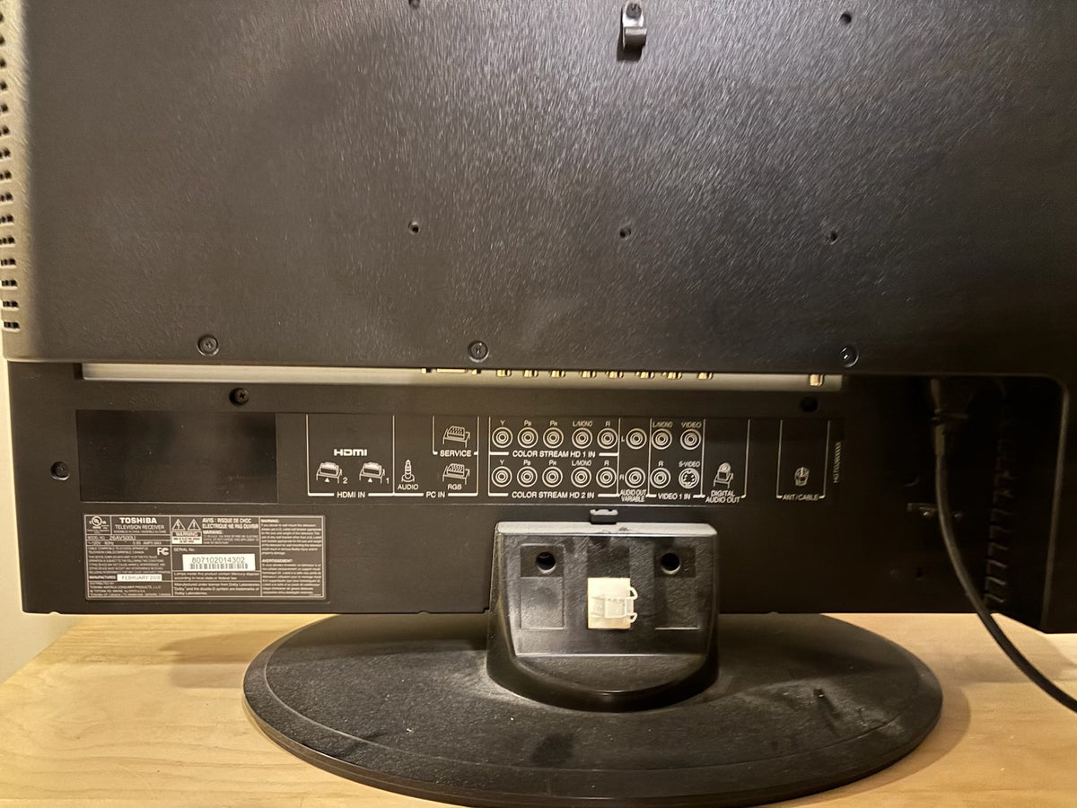 B202 26” Toshiba TV 26AV500U