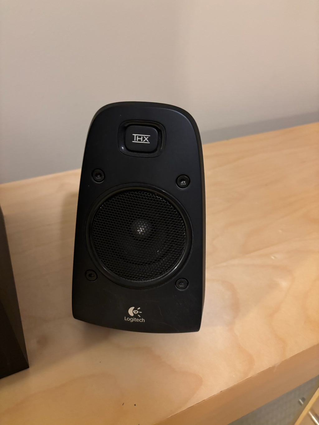 B203 Logitech THX 3 piece speaker system