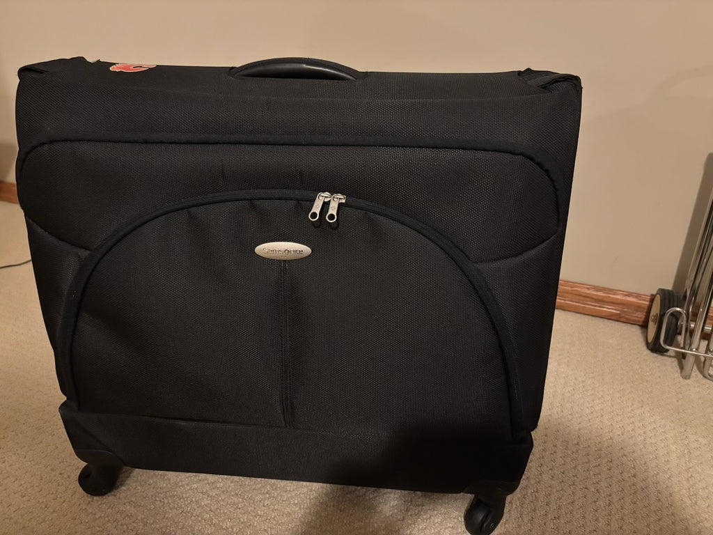 B207 3 Piece luggage grouping with metal trolley