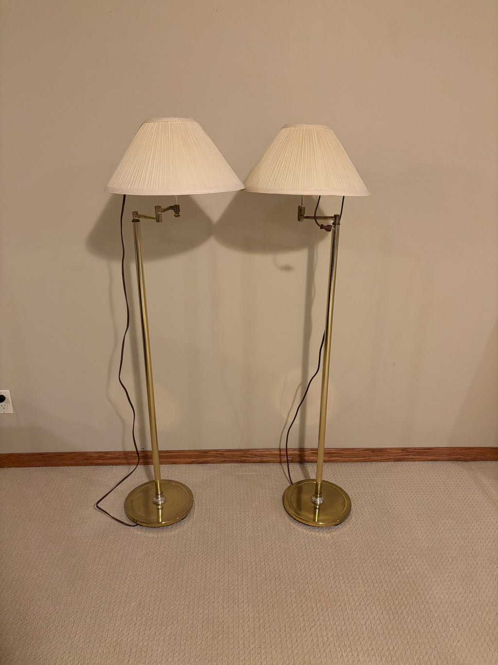 B208 Set of 2 vintage brass finish floor lamps with white shades