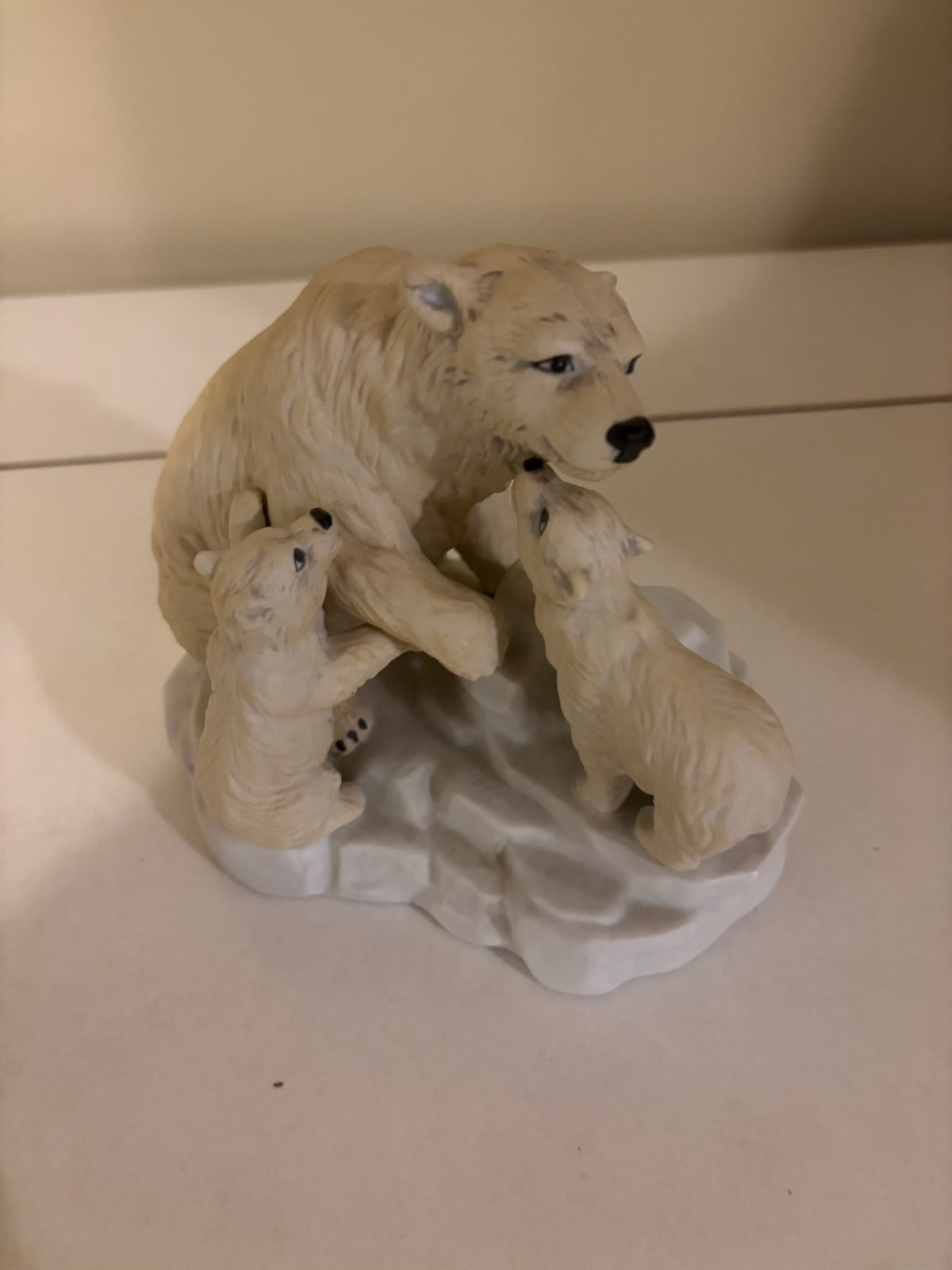 B213 Home Decor Grouping (jewellery box and polar bear figurine)