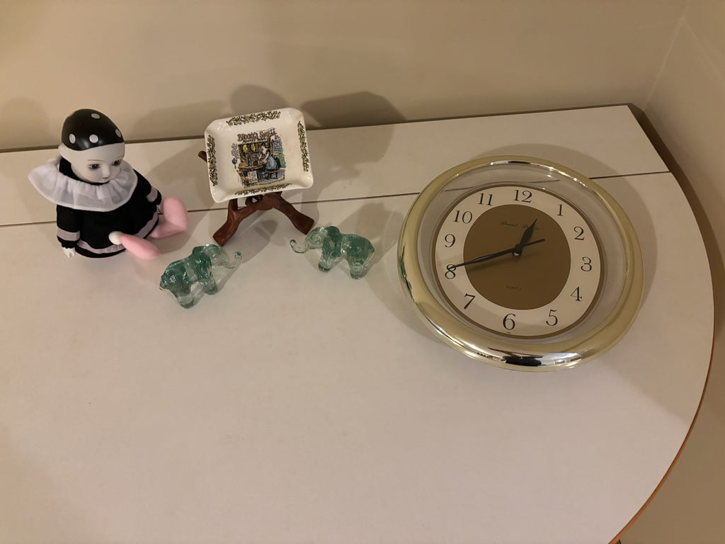 B216 Home Decor Grouping (wall clock and more)