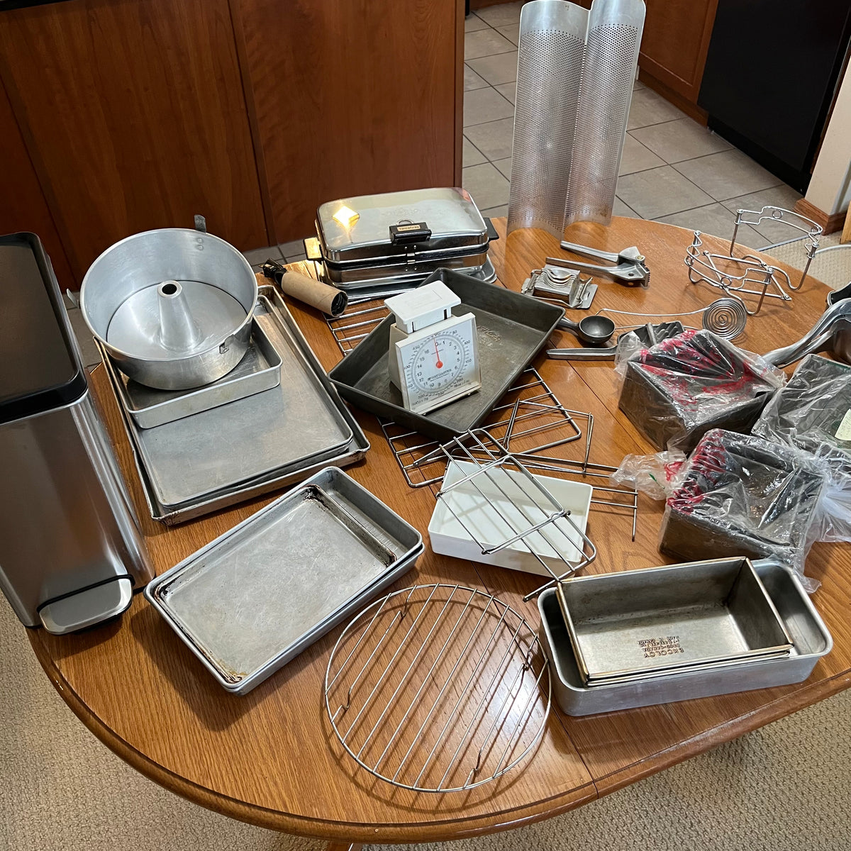 B314 Kitchen grouping (baking pans and more)