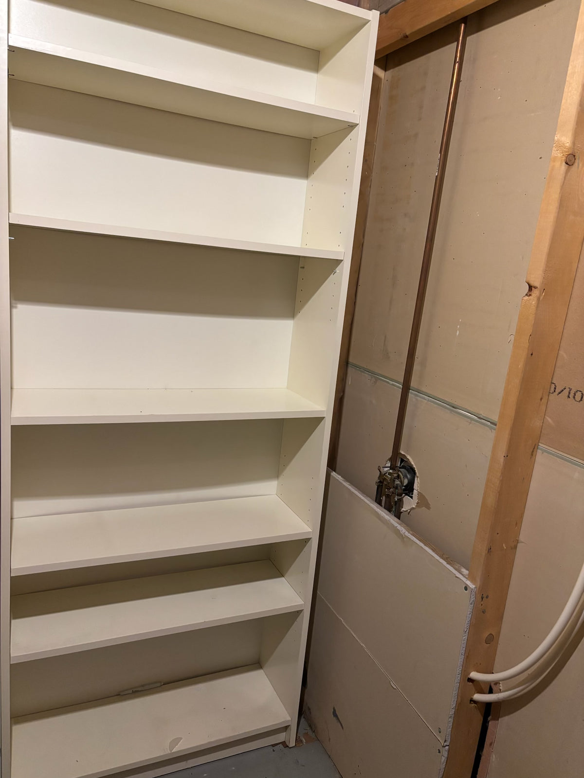 B224 Vintage white wooden bookshelf (79.5” x 31.5” x 10”)