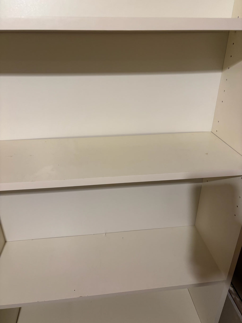 B224 Vintage white wooden bookshelf (79.5” x 31.5” x 10”)