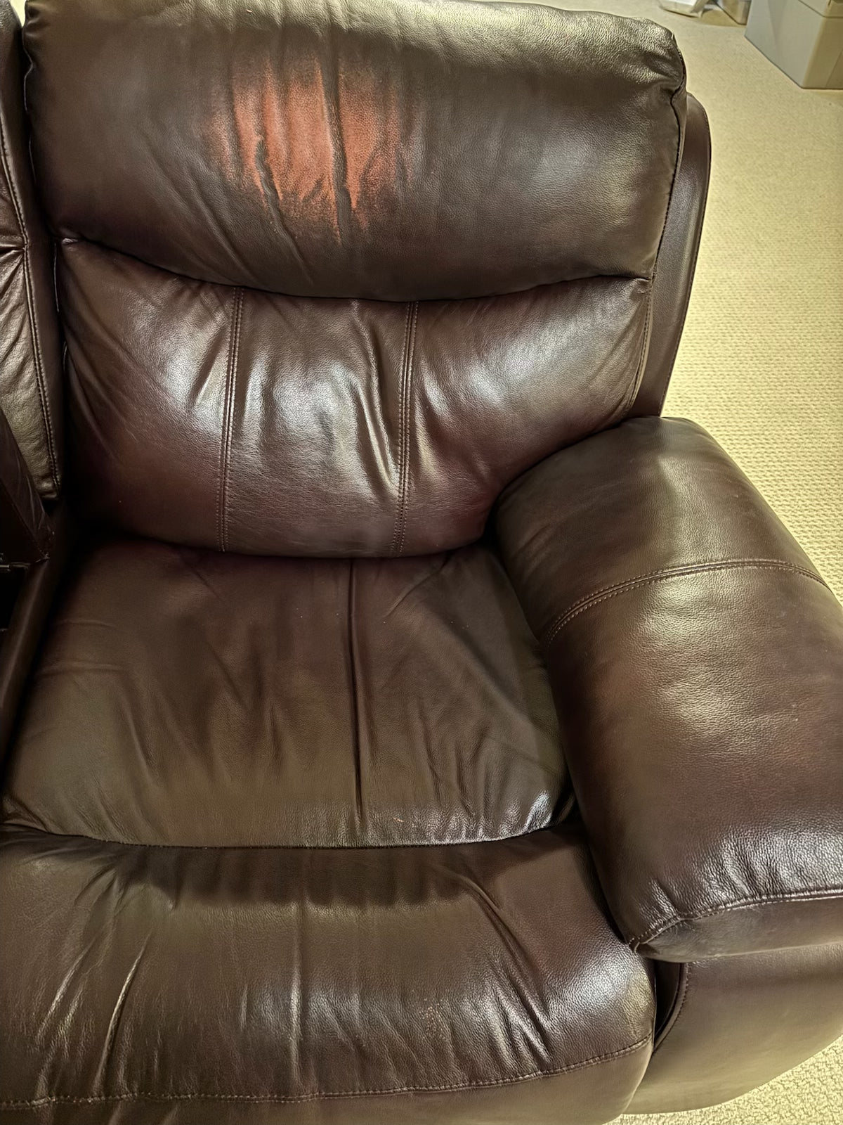 B227 Brown leather theatre reclining couch (some wear on headrest)