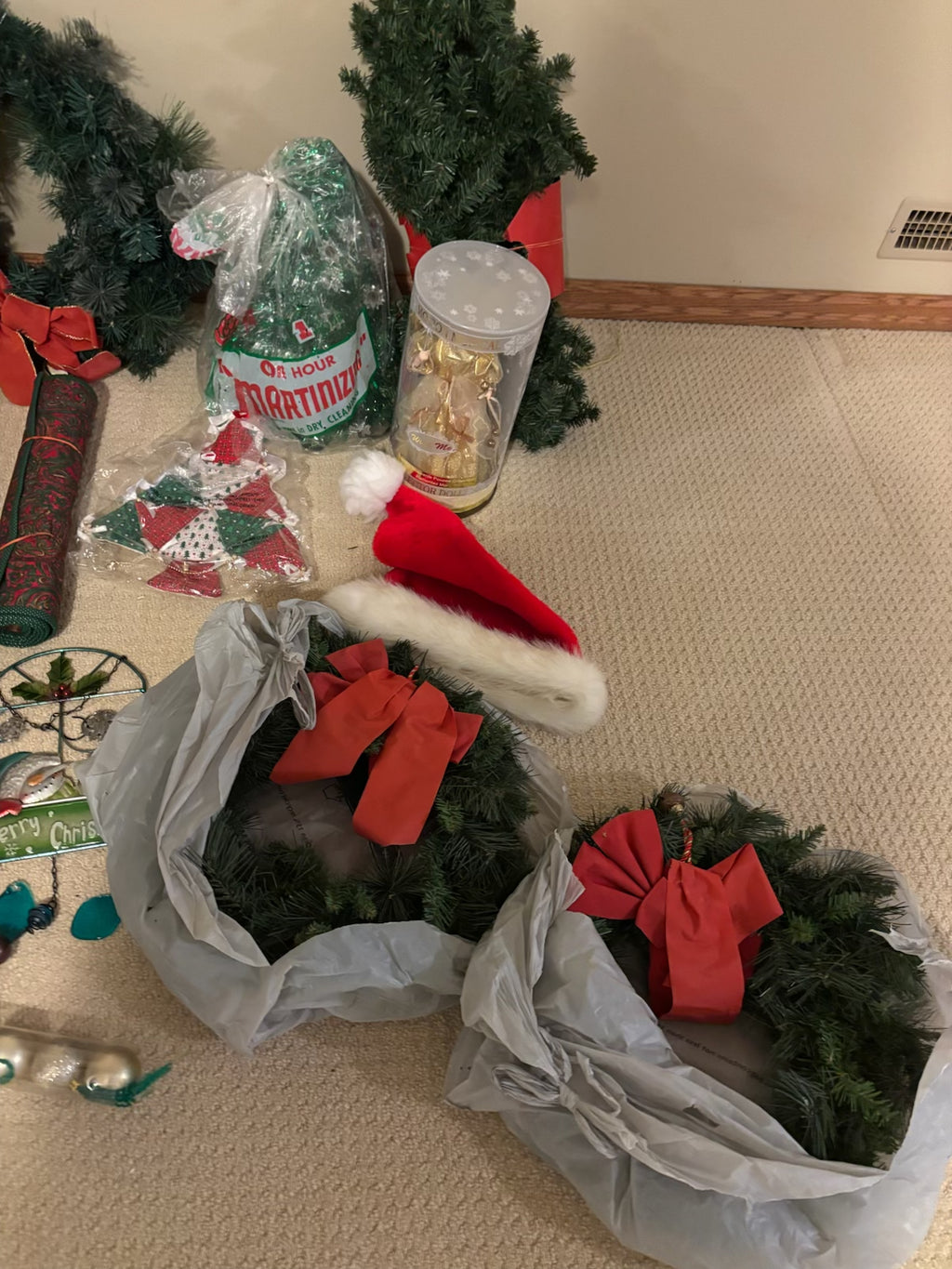 B229 Christmas Grouping (wreath and more)