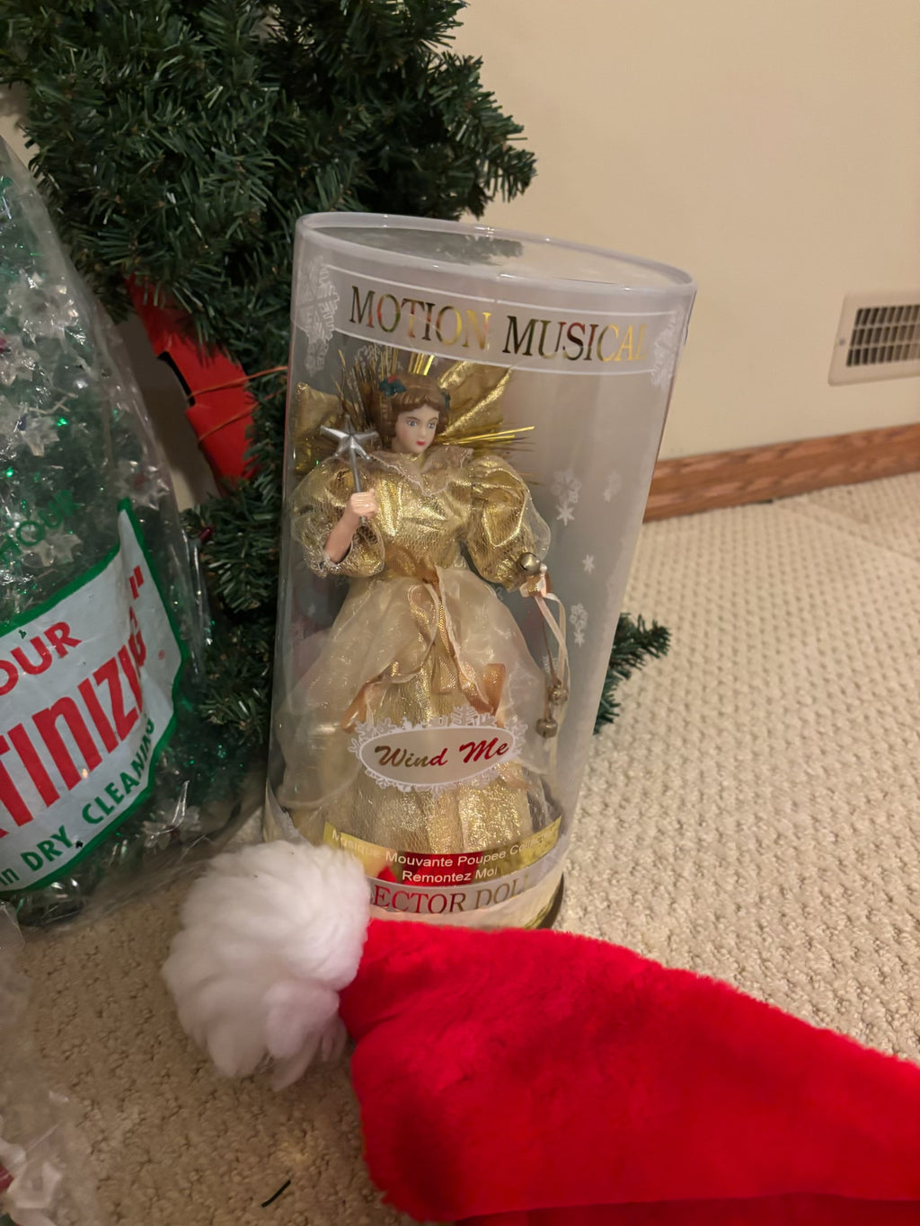 B229 Christmas Grouping (wreath and more)