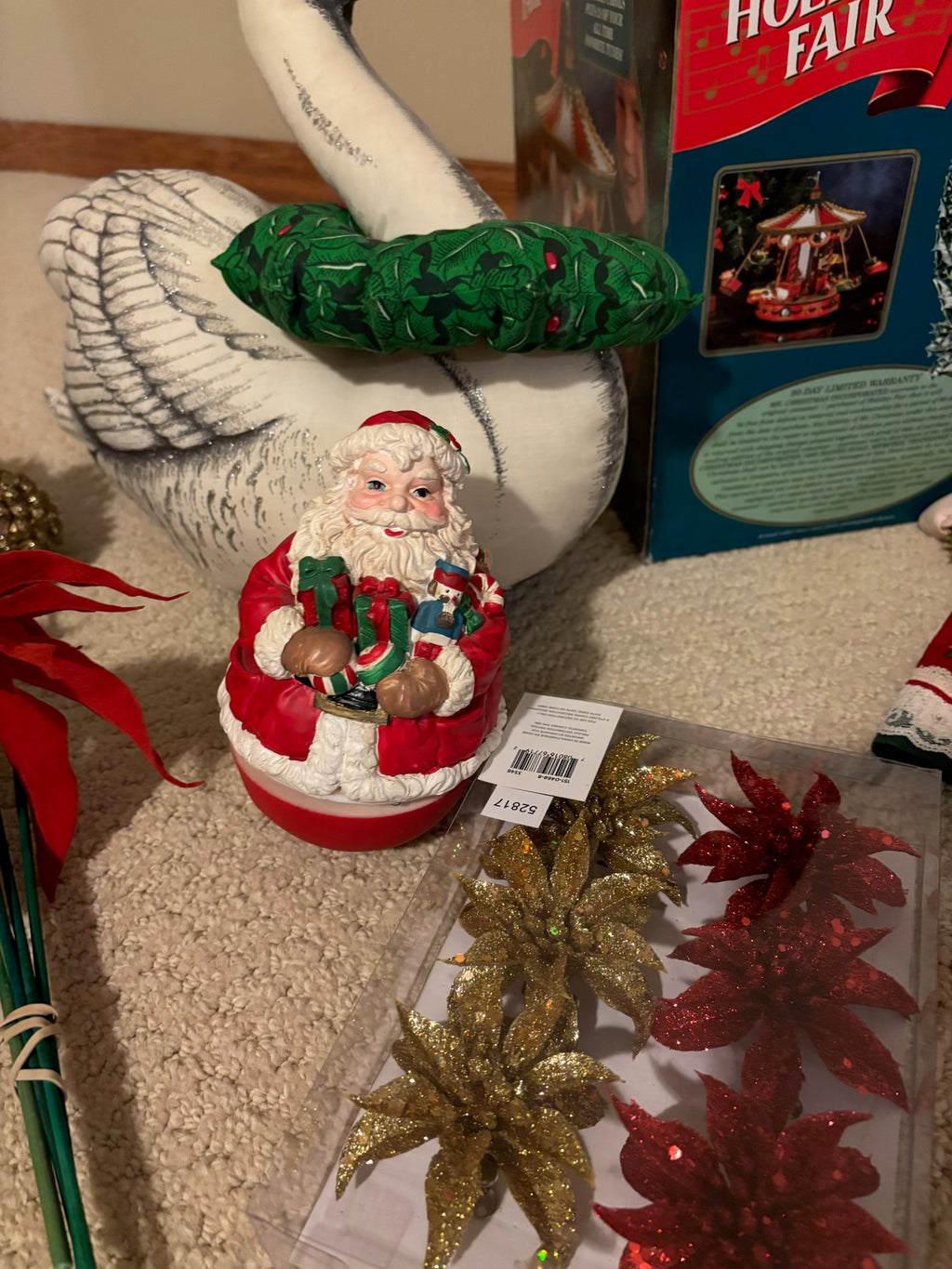 B229 Christmas Grouping (wreath and more)