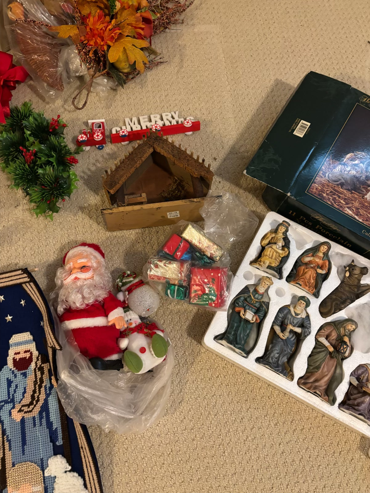 B230 Christmas Grouping (Nativity set and more)