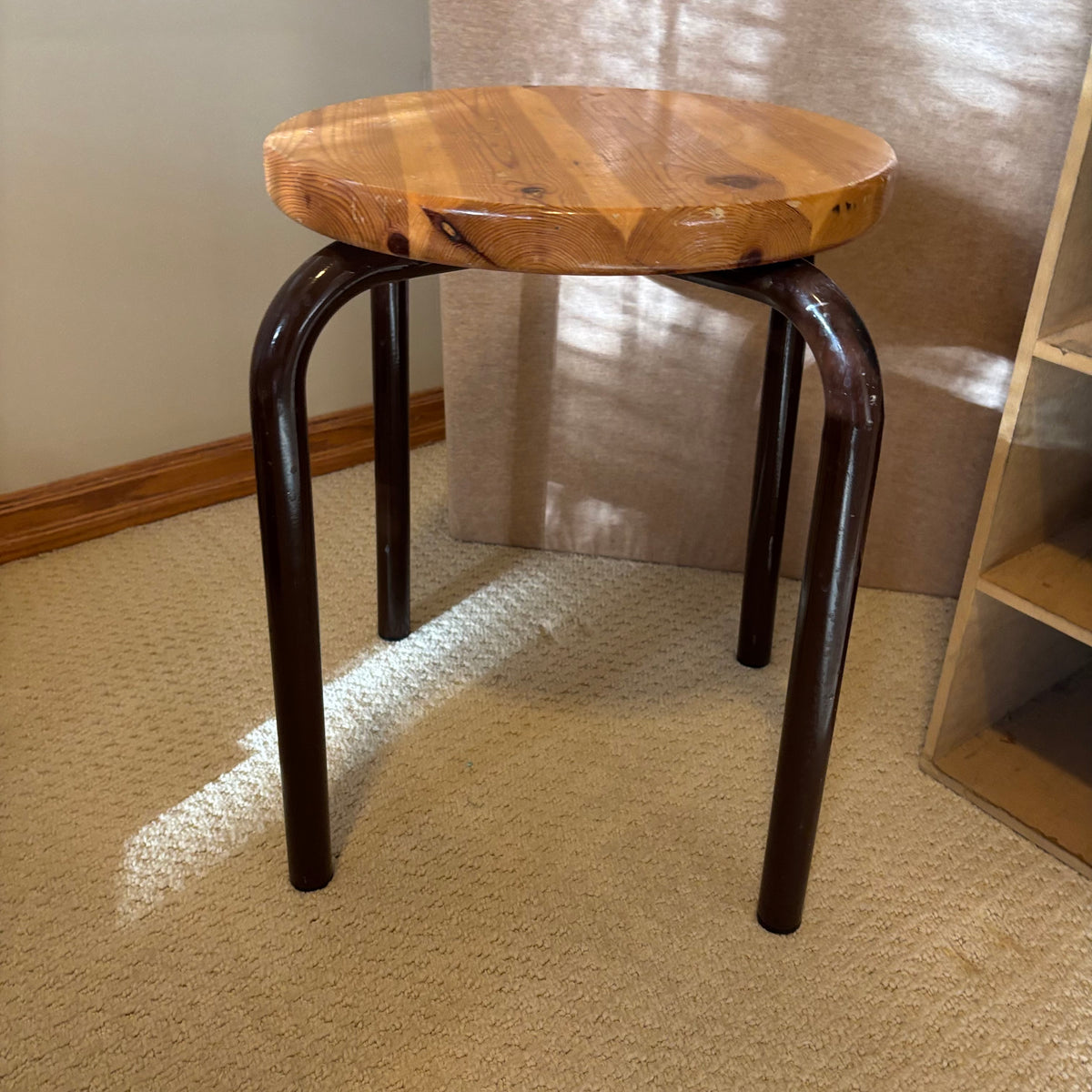 B116 Home Grouping (display stands with solid wood tops and more)